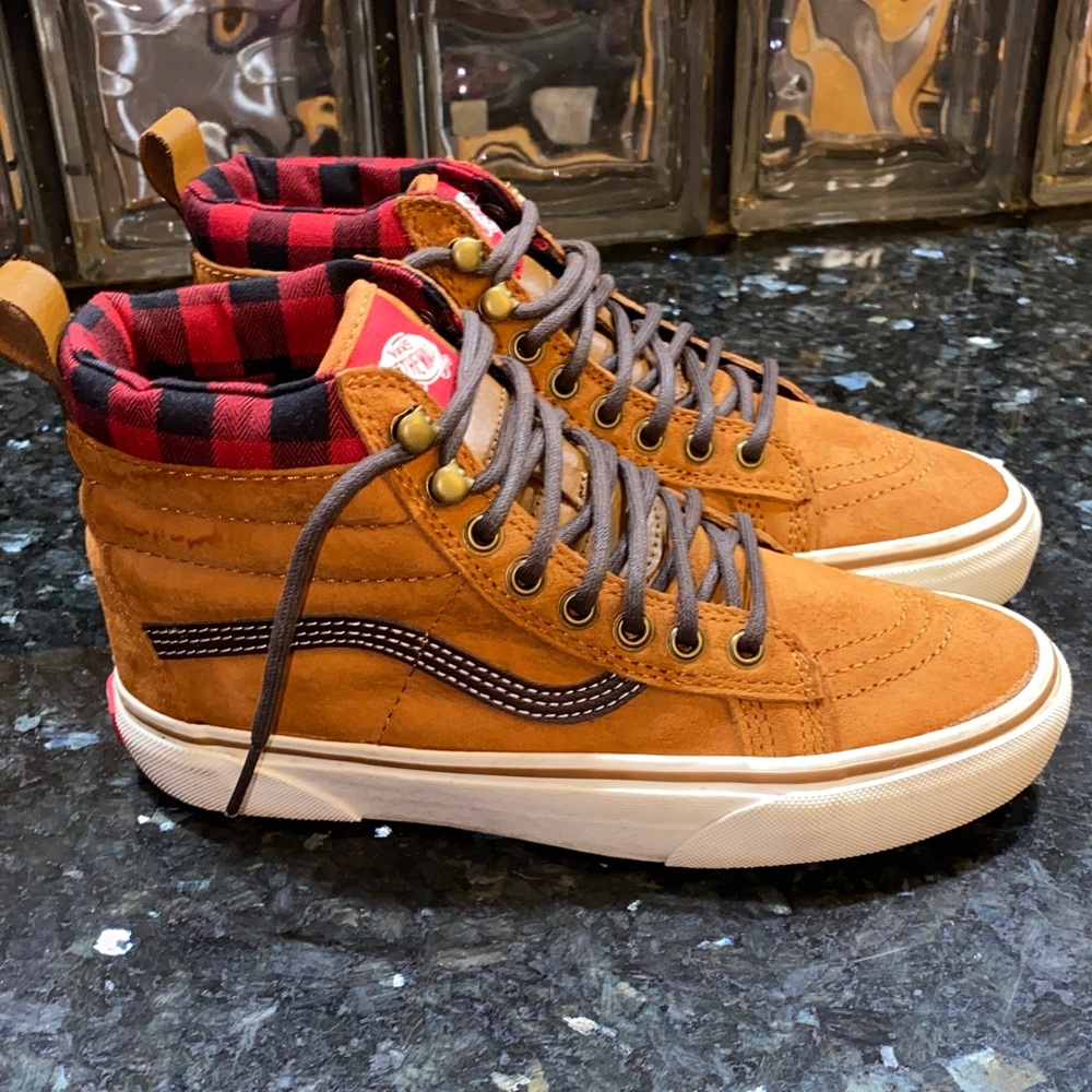 NWOB!! Vans SK8 Hi Chukka Boots with Plaid Lining Size 6 Mens / Women’s Size 7.5
